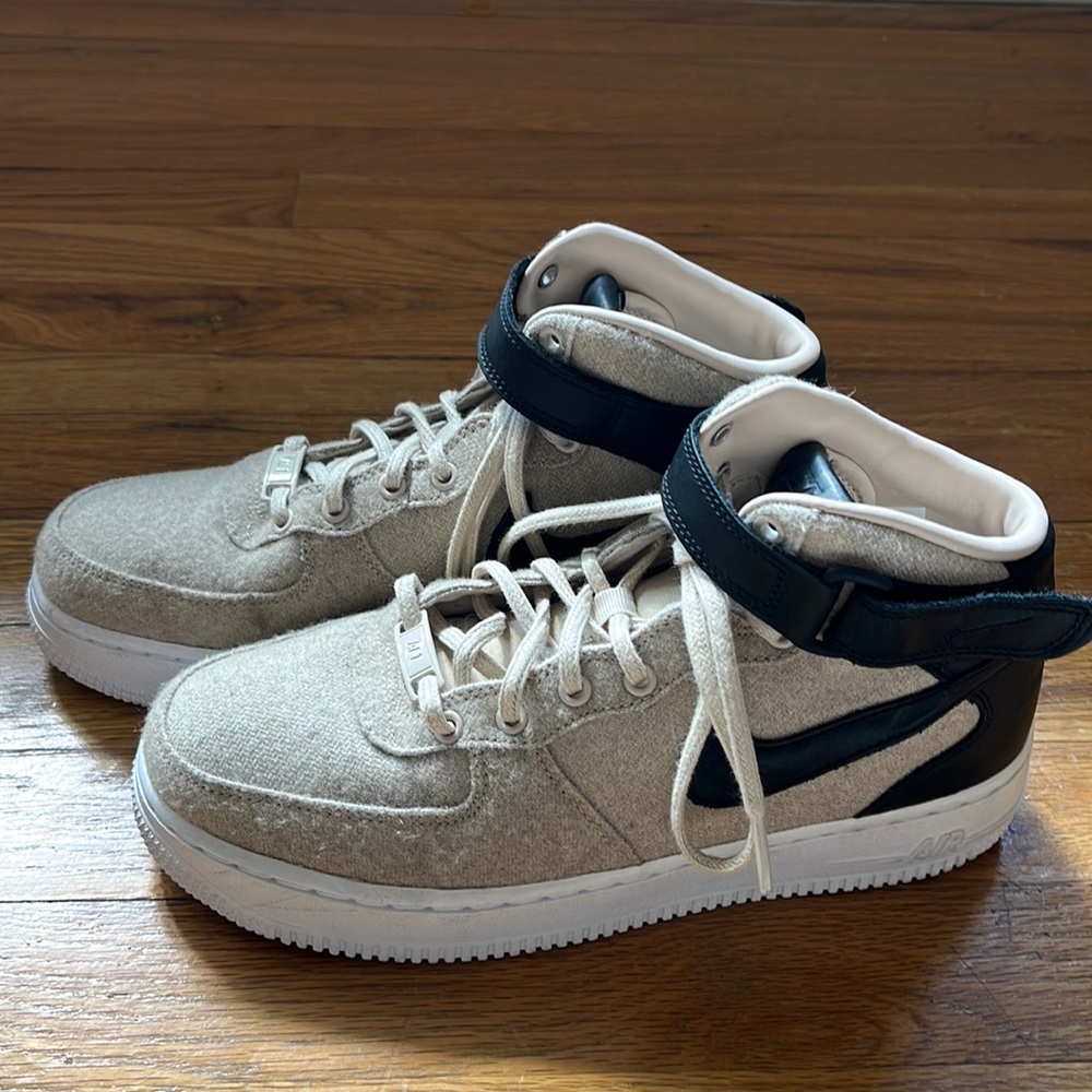 Nike high top Air Force One shoes tan & black size 8 women’s, in great shape